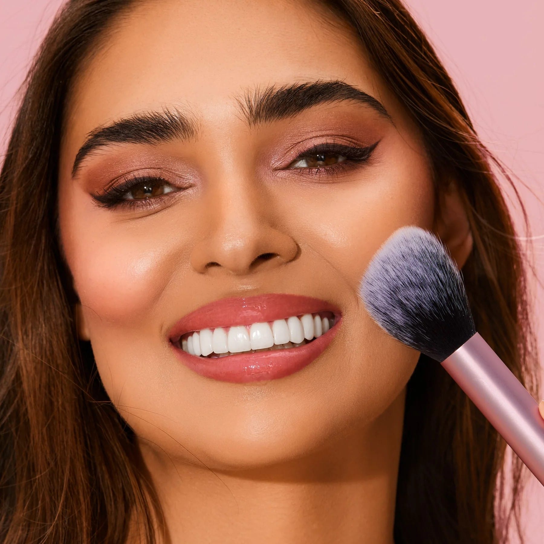 Real techniques Blush Brush četkica za rumenilo
