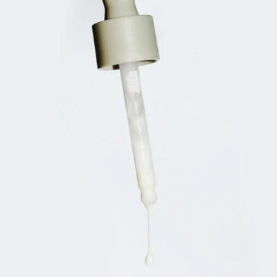 Tekstura mliječnog seruma NERDS Hyperpigmentation Serum