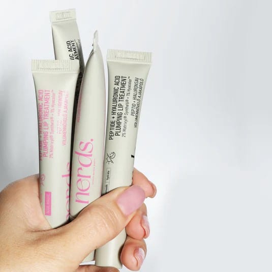 Pakiranje NERDS tretmana za usne s peptidima i hijaluronskom kiselinom