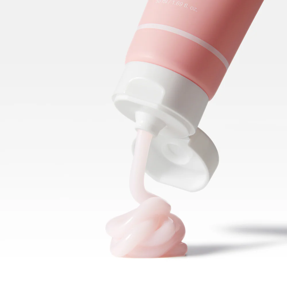 Nježna primjena Medicube PDRN Pink kreme na licu – hidratacija i blistav izgled