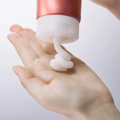 Njega oštećene i suhe kose s biljnim proteinima i hijaluronskom kiselinom